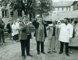 1995 Bieranstich K. Heller, Kaplan, H. Kieser, R. Franz.JPG