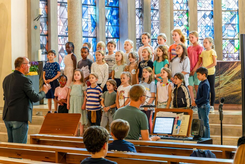 Kinderchor in der Kirche