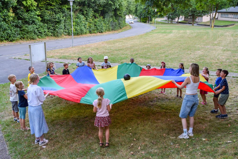 Regenbogen Tuch Spiel mit Ball