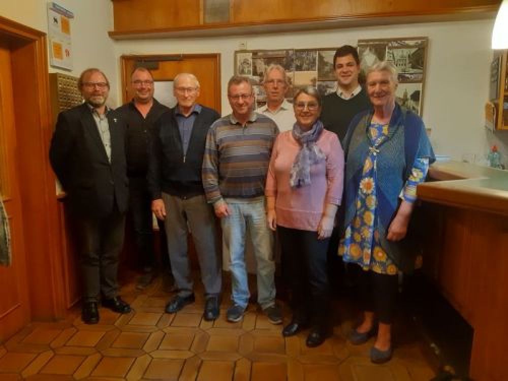 v.l.:Pfr. Balbach (Präses), H. Berger (Chorleiter), G. Waldburger (40 Jahre), H. Ams (40 Jahre Orchestermusiker), J. Kleinert (25 Jahre), U. Müller-Dietrich (1. Vorsitzende), L. Schäfer (2. Vorsitzender, 15 Jahre), Uta Berberich (15. Jahre)